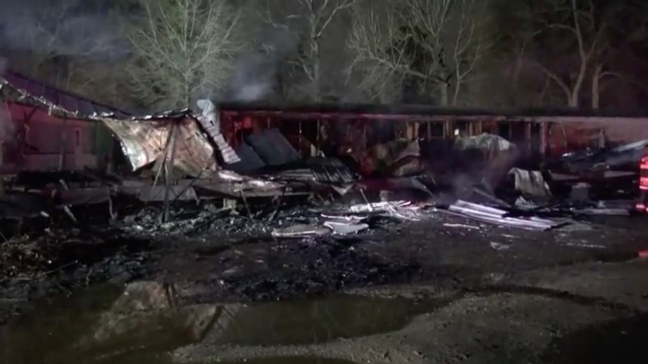 La causa del incendio está siendo investigada por el Departamento de Bomberos del condado Harris.