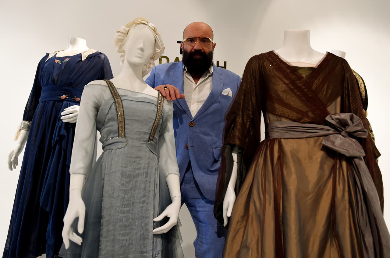 El vestuario de la cinta inspirado en la década de los tardíos años 20.