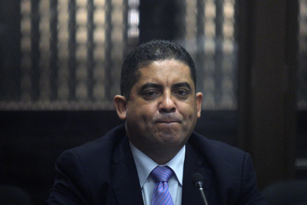 Se entrega Juan Carlos Monzón, líder de la trama de corrupción en Guatemala