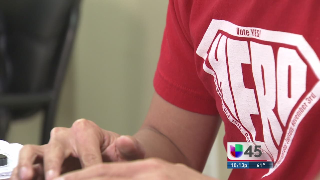 New York Times critica a Abbott y Patrick tras derrota de HERO