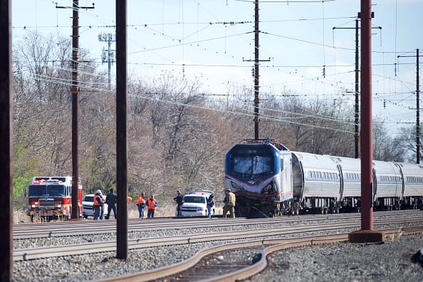 Dos muertos en choque del Amtrak a las afueras de Filadelfia