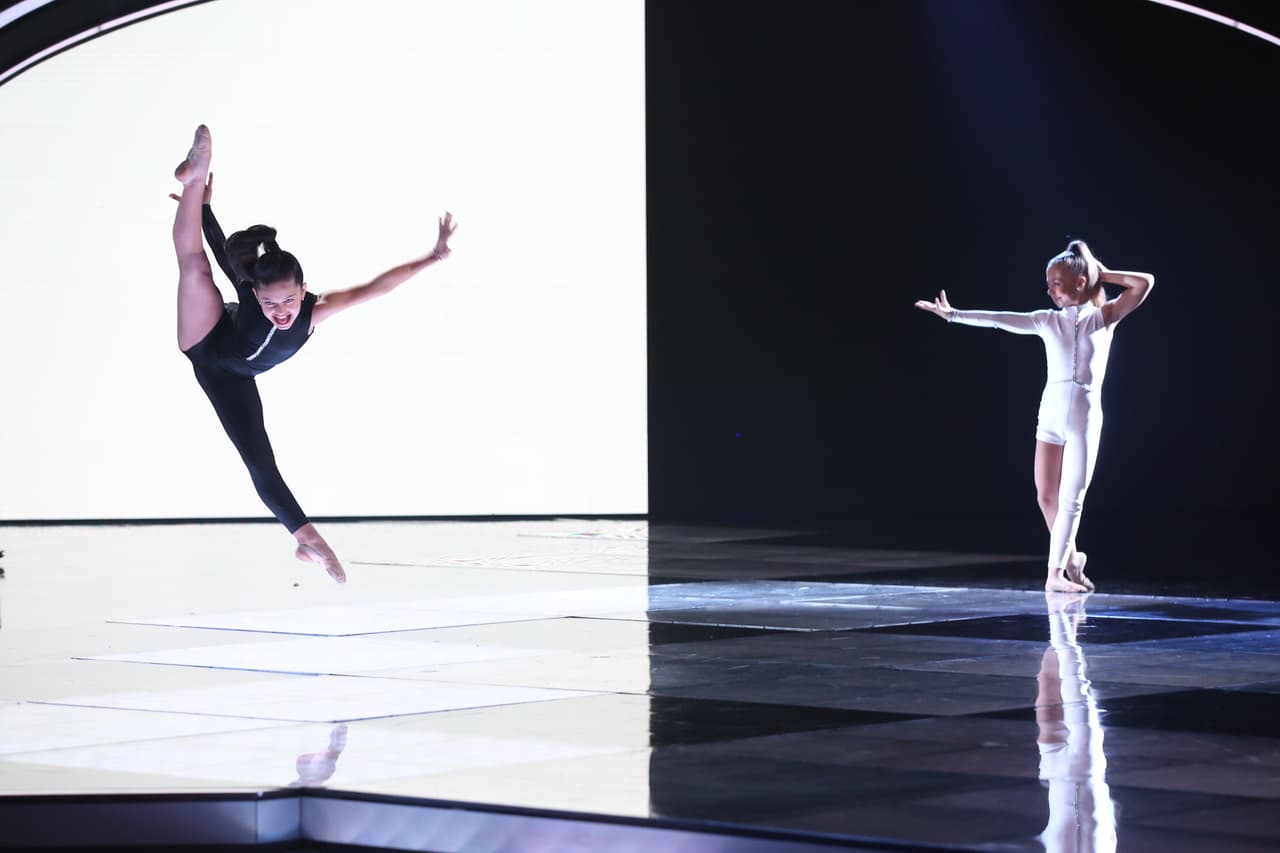 <a href="http://www.univision.com/shows/pequenos-gigantes/ashley-y-vanessa-nos-dejaron-con-la-boca-abierta-al-realizar-su-rutina-de-baile-video">Vanessa bailó al ritmo de 'Sorry'</a> para entrar al equipo de Paulina Goto.