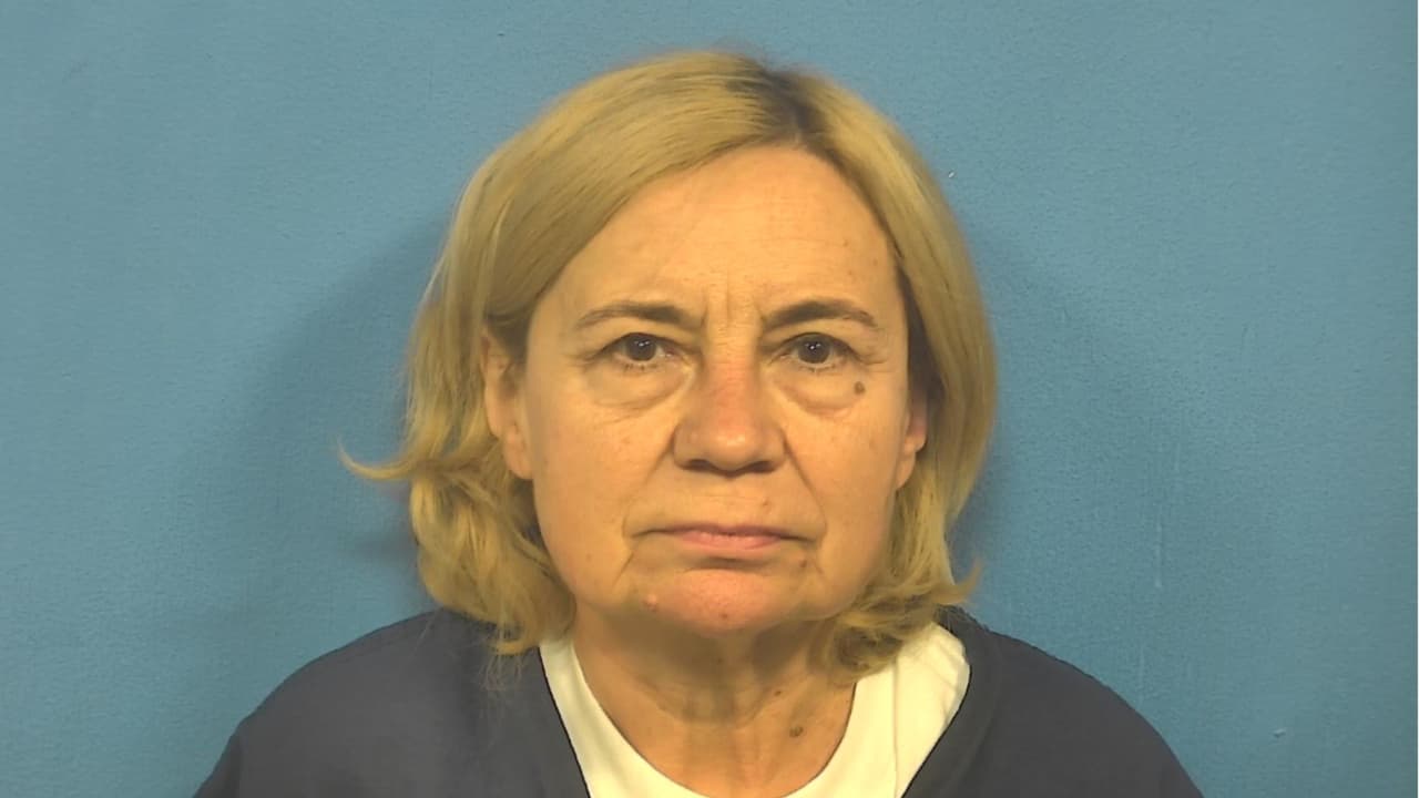 Mujer de Illinois acusada de cometer crimen de odio en una cafetería 