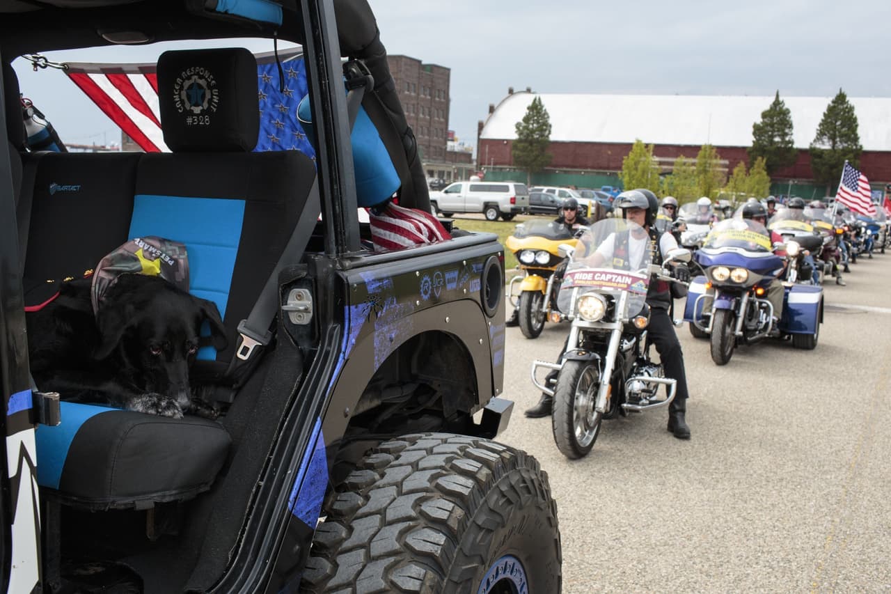 El jeep donde viajó por última vez Cena fue decorado y nombrado 'Equipo de Respuesta al Cáncer'. Lo acompañó una caravana de motocicletas de camino al lugar donde sería sacrificado, el barco militar y museo LST 393, en Muskegon, Michigan.