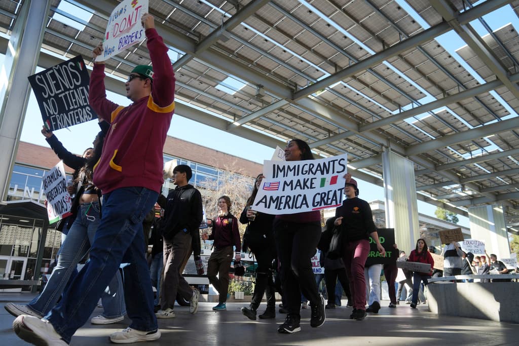 Estudiantes en Georgia planean protestas contra ICE, distritos advierten de sanciones
