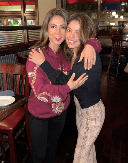 Priscila y Sara son muy unidas y comparten el gusto por la música. La joven ya ha subido al escenario para cantar junto a su padre.