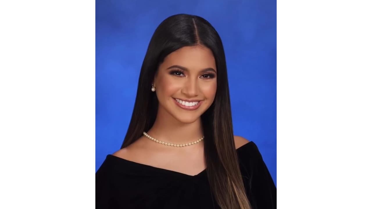 Andrea, la sobrina de Dayanara Torres que comparte su belleza.