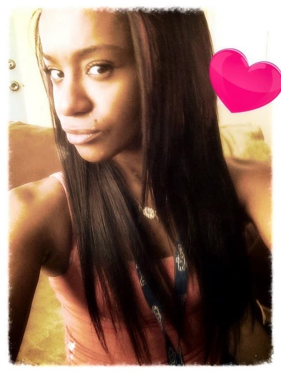 Bobbi estaba muy unida a Nick, a quien conoció durante la infancia. Gordon era considerado como el hijo adoptivo de Whitney Houston, pues vivió con ellas desde que era un pequeño