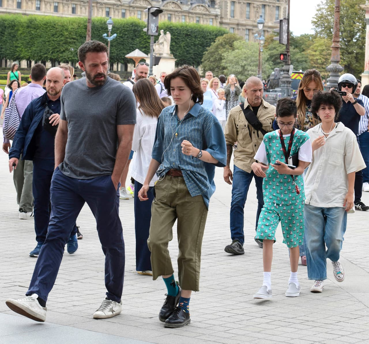 Al respecto, el informante comentó que “a Ben y Jennifer les encanta tener a sus hijos cerca”, así como que su matrimonio es más que solo los dos: “Han unido a sus familias”, agregó. 
<br>