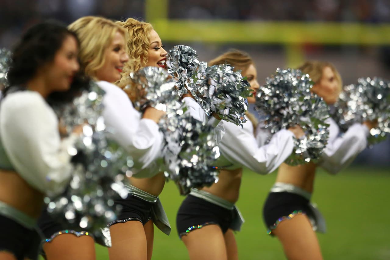 Las porristas de los Raiders volvieron a robarse los corazones de los mexicanos en el estadio Azteca en ese partido del 21 de noviembre de 2016.