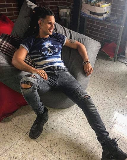 A finales de 2018 se le relacionó sentimentalmente con Sofía Castro, pero ninguno de los dos confirmó este noviazgo.