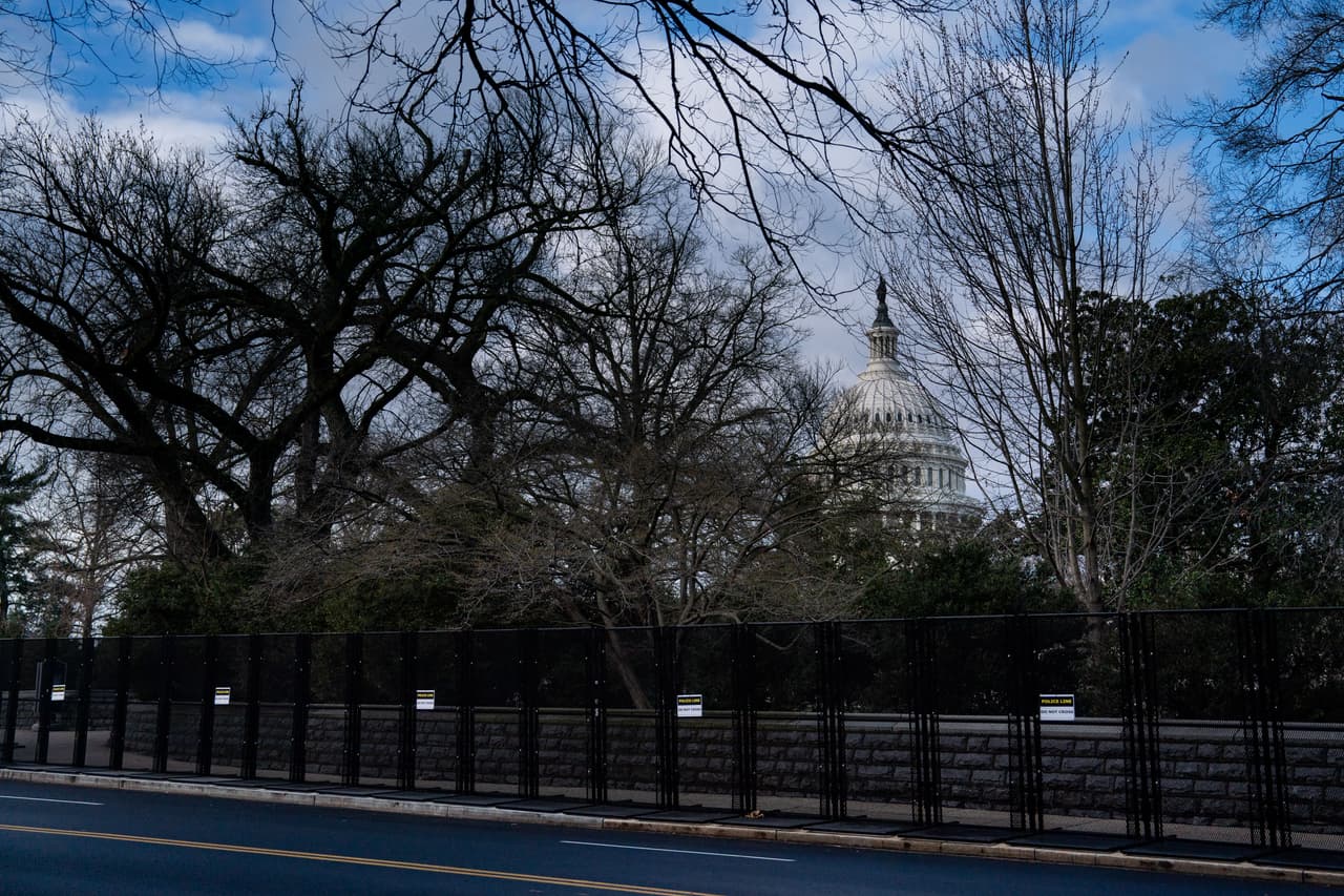 Igualmente, Independence Avenue, entre Washington Avenue SW y Second Street SE; mismo caso de First Street entre Constitution Avenue NW y Louisiana Avenue W.