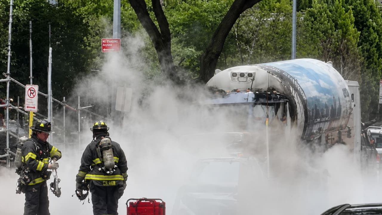 Camión cisterna con oxígeno líquido se incendia cerca del hospital Bellevue en Manhattan