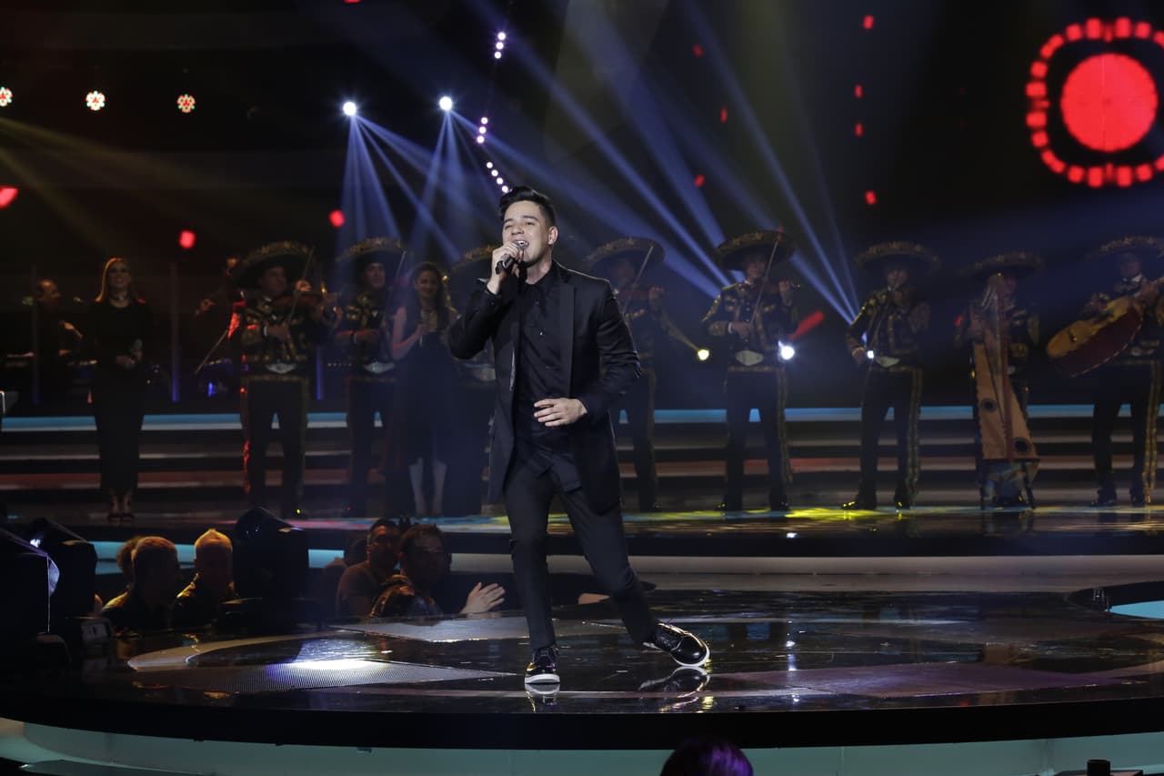 Nayi interpretó 'No Tengo Dinero'.