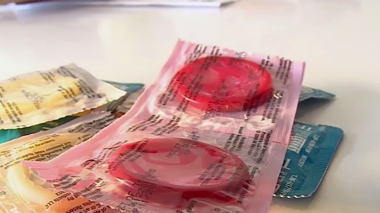 ¿Guerra con Irán encarecerá los condones? Lo que dicen los expertos sobre el precio de preservativos