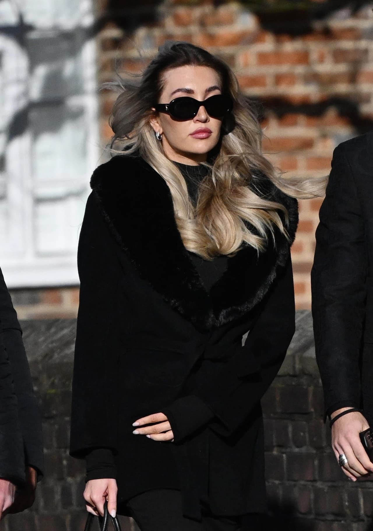 Kate Cassidy, novia de Liam Payne, llega al funeral del cantante.