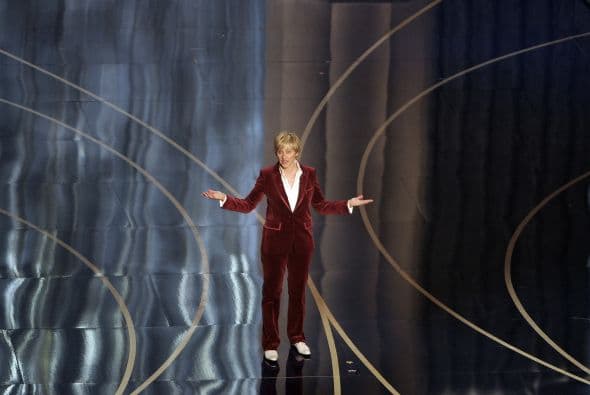 Si se habían olvidado de que Ellen ya había desfilado en alguna ocasión por el escenario del Teatro Dolby, pues les recordamos que en el 2007 ella fue la presentadora.