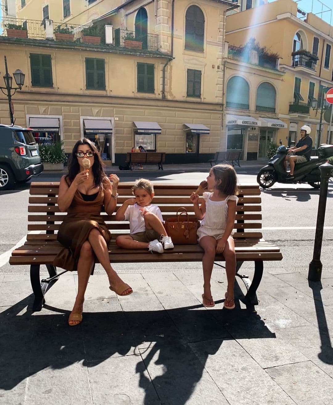 Después de dos años de noviazgo, la pareja puso fin a su relación en agosto de 2018, por una supuesta infidelidad por parte del modelo de 26 años.