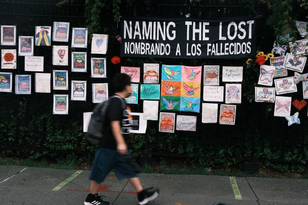 Mientras el ritmo de vacunación se estanca, EEUU sobrepasa las 600,000 muertes por covid-19