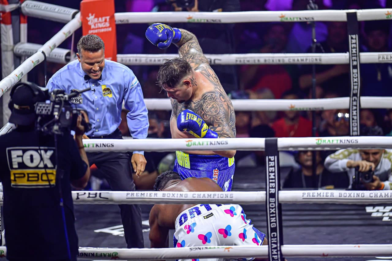 En una pelea llena de emociones Andy Ruíz logró derrotar a Luís Ortíz, quien aguantó pese a caer tres veces a la lona.