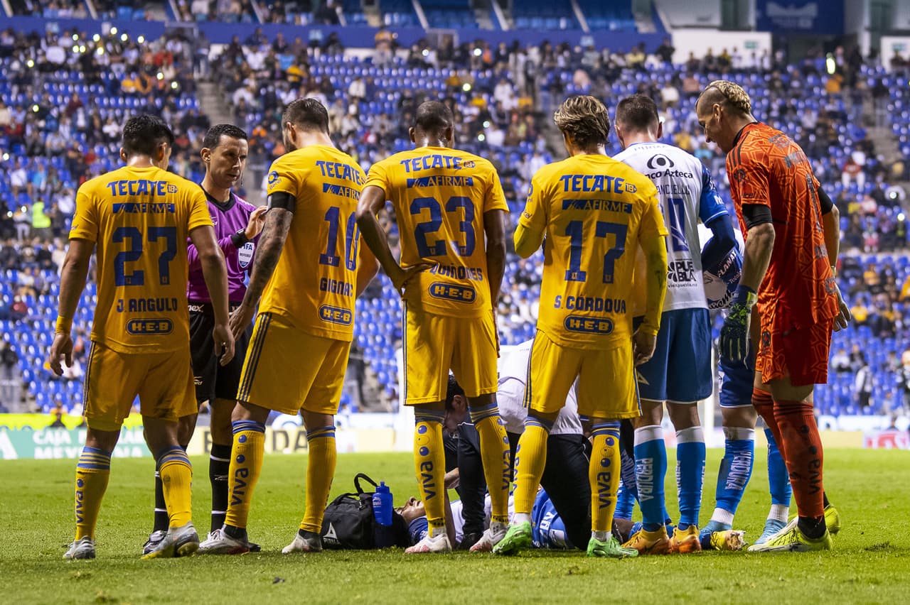 Tigres acabó con 9. Ramos Palazuelos expulsó a Quiñones al 76' y a Thauvin en el agregado de la segunda mitad.