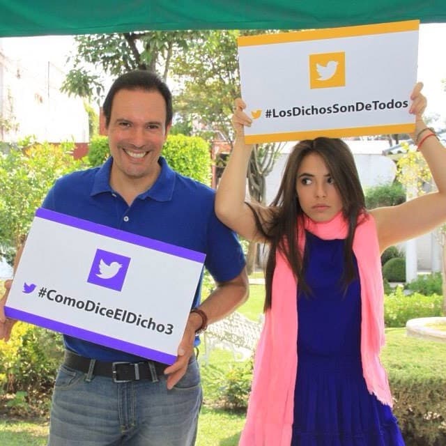 Sebastián Poza no es el único que viene de una familia de actores, pues Arantza Ruiz es hija del actor Alejandro Ruiz. La joven compartió créditos con su padre en el programa Como Dice el Dicho.