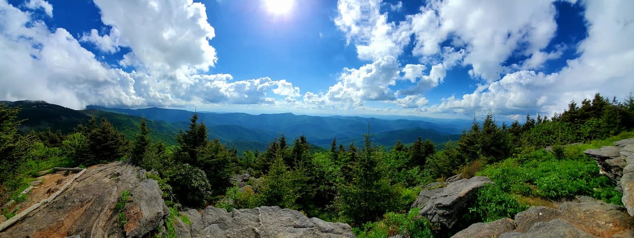 En un día despejado puedes disfrutar de los paisajes y alcanzar a ver hasta 85 millas.