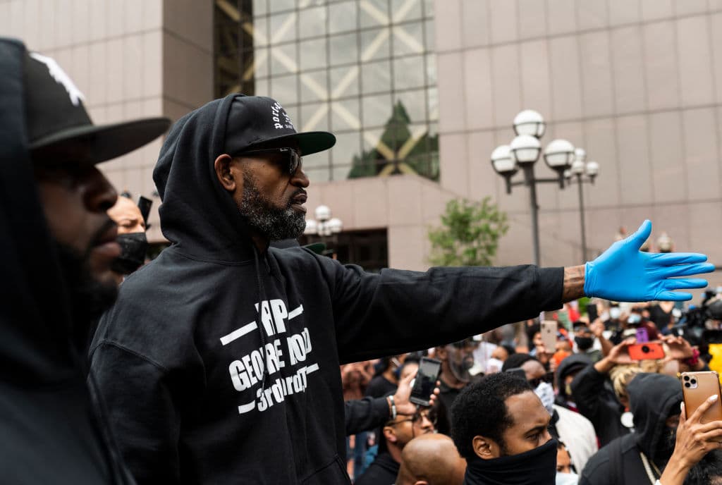 Minnesota esta en en huelga luego de que la policía de Minneapolis asesinara a George Floyd, lo que muchos no saben es que George fue un reconocido tight end en el equipo de su escuela en Jack Yates High School.