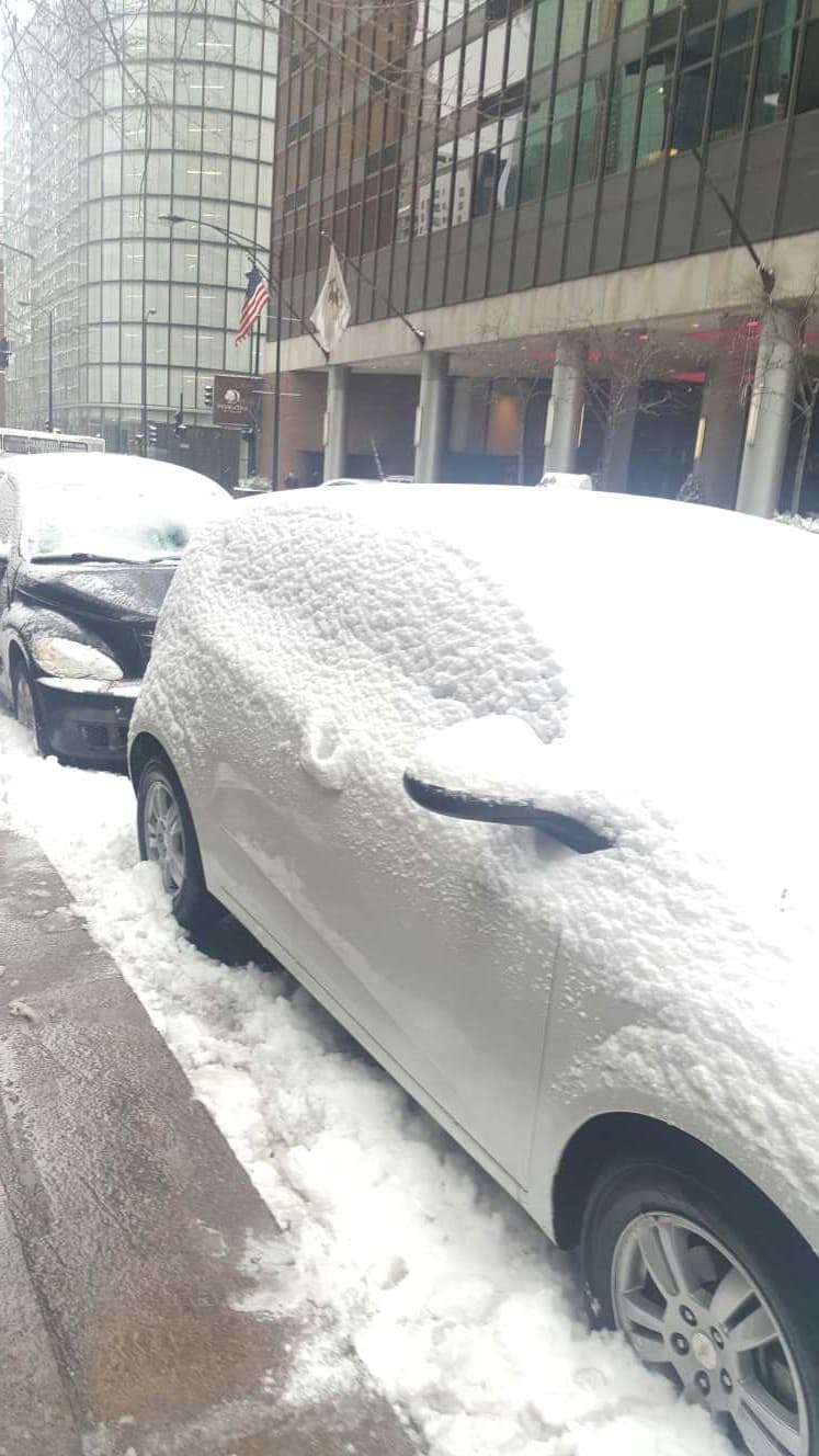 A las 7 am se reportaban 2.2 pulgadas de nieve en O'Hare y 1.6 pulgadas en Midway. En los suburbios como Gurnee se reportaban 5.1 pulgadas de nieve.