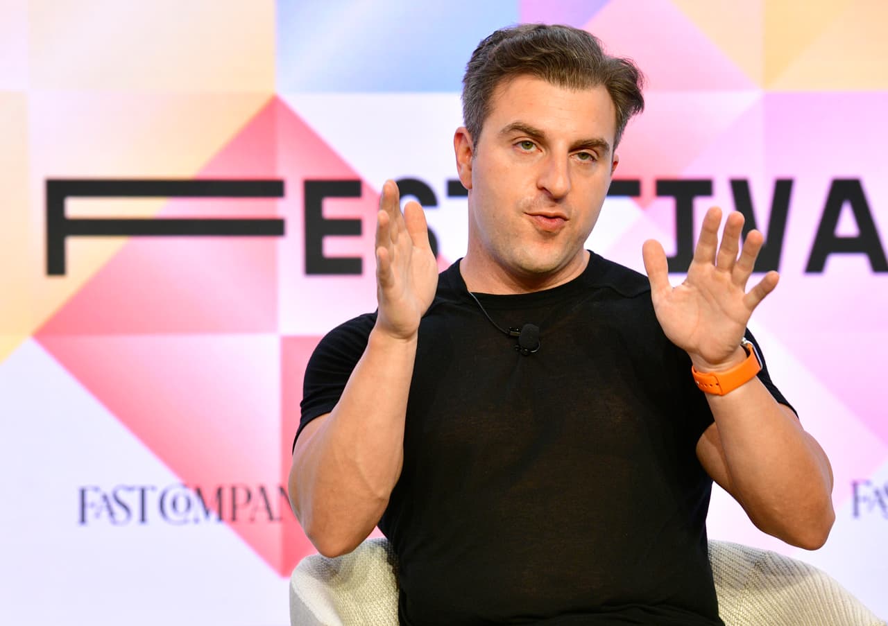 <b>Brian Chesky</b> es el cofundador de Airbnb.
<b>Tiene una fortuna de $8.9 mil millones.</b>