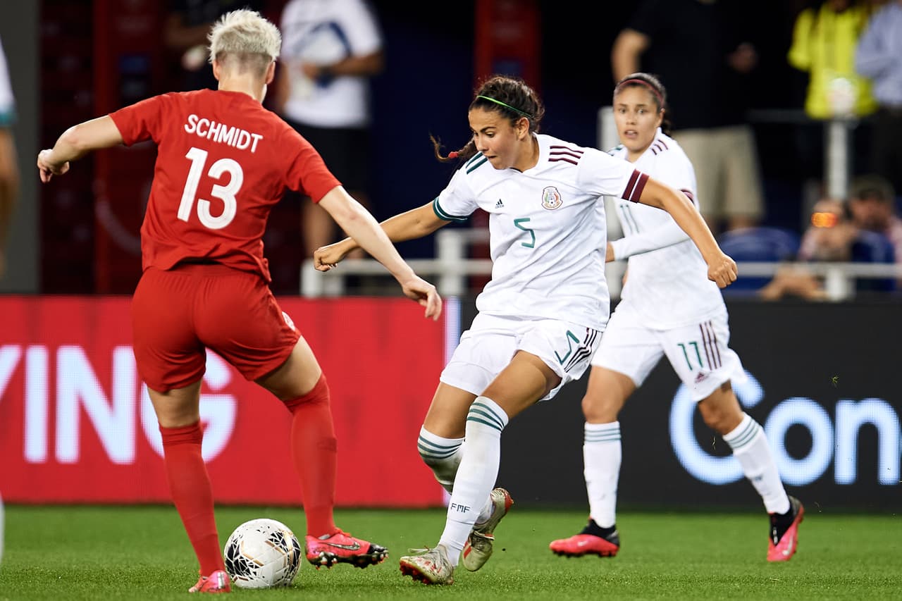 Con goles de Christine Sinclair y Shelina Zardorsky, Canadá le gana a México y asegura el liderato del grupo B.