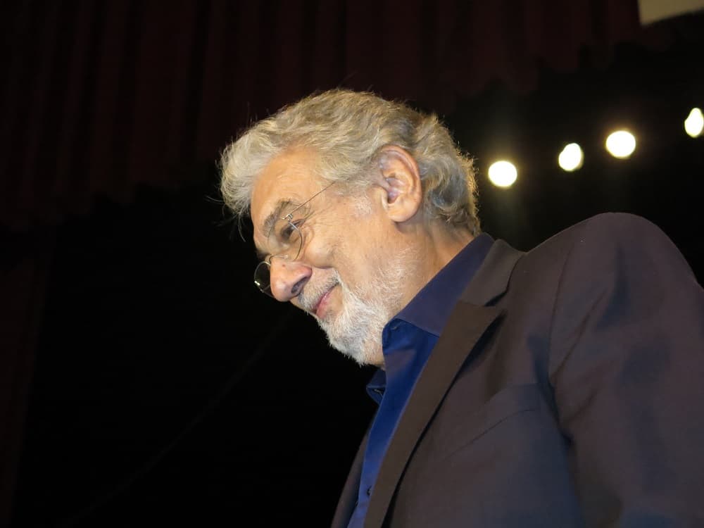 Plácido Domingo dirige La Marsellesa para solidarizarse con Francia