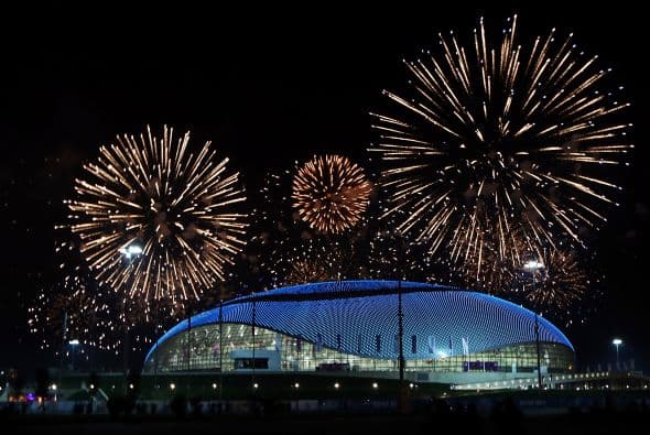 La ceremonia se llevó a cabo en el impresionante estadio Fisht, localizado a orillas del mar Negro.