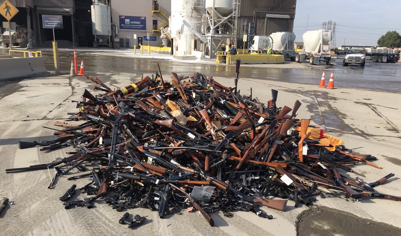 ¿Dónde terminan las miles de armas que las autoridades les quitan a los asesinos?