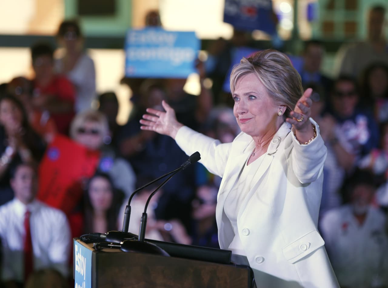 La campaña de Clinton cree que puede ganar en Texas y lanza anuncio publicitario en estaciones de television de varias ciudades 