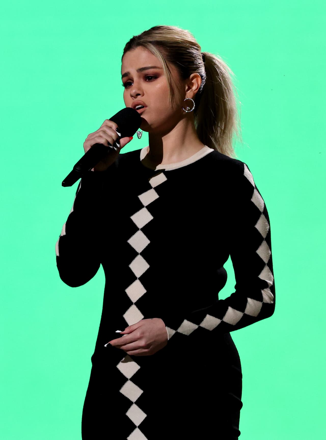 <b><a href="https://www.univision.com/famosos/selena-gomez-famosas-ahora-rubias-billie-eilish-michelle-renaud-fotos" target="_blank">Selena Gómez</a></b> participó como una de las presentadoras del concierto.