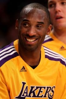 Algunos medios sugieren que la relación entre él y la madre de su esposa pudo ser más especial dado que Kobe no se llevaba bien con sus propios padres. 
<br>