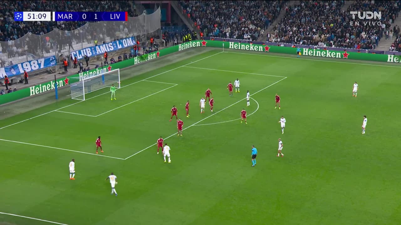 ¡TIRO ATAJADO! disparo por Mason Greenwood.