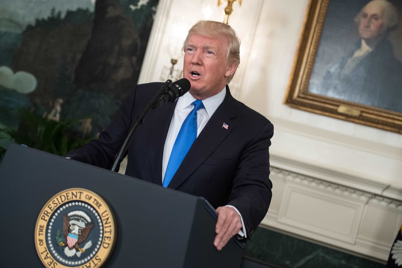 En su primera crisis de seguridad por un tiroteo, Trump no habla de las armas