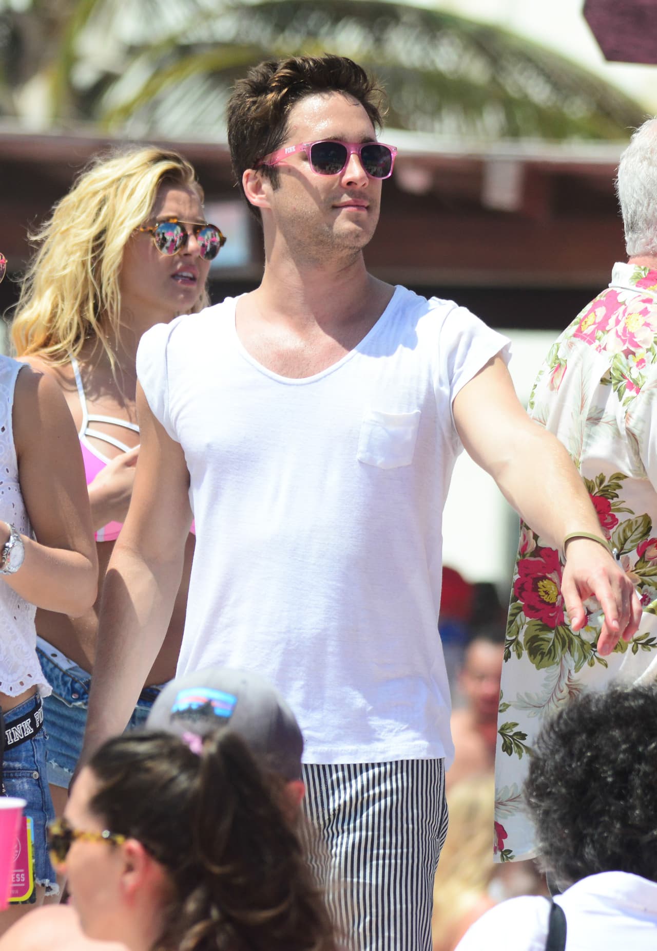 Diego Boneta se la está pasando de maravilla en Cancún.