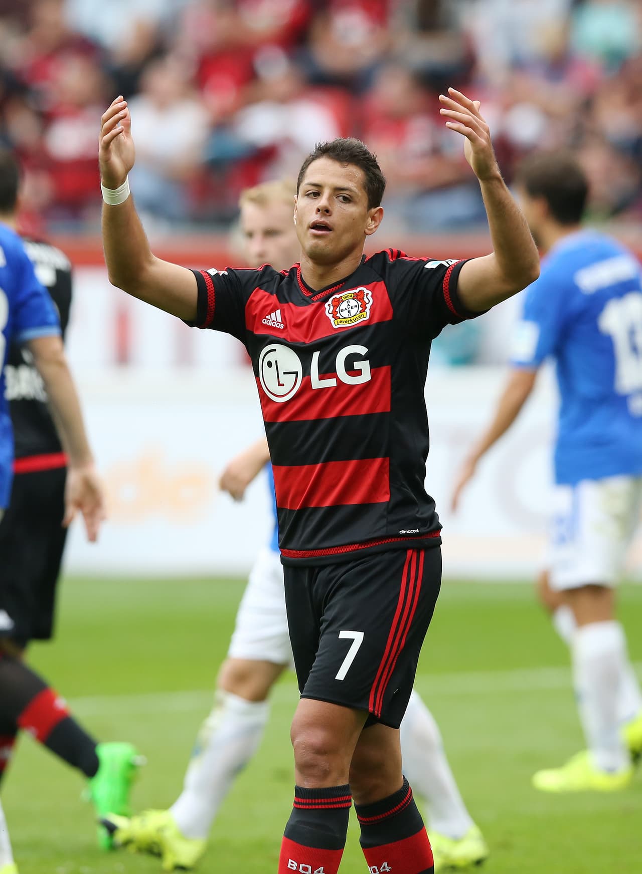 Chicharito debuta en la Bundesliga con derrota del Bayer 04 Leverkusen ante Darmstadt