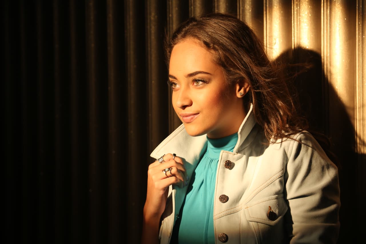 Abdiel, Fabyán, Alondra, Sofía, Verónica y Abel formaron la banda 
<b>Milenios</b>. “Cake by the ocean” fue el tema de su videoclip. Durante las grabaciones los chicos se diviertieron y hasta se sonrojaron al enterarse que había escena de beso.