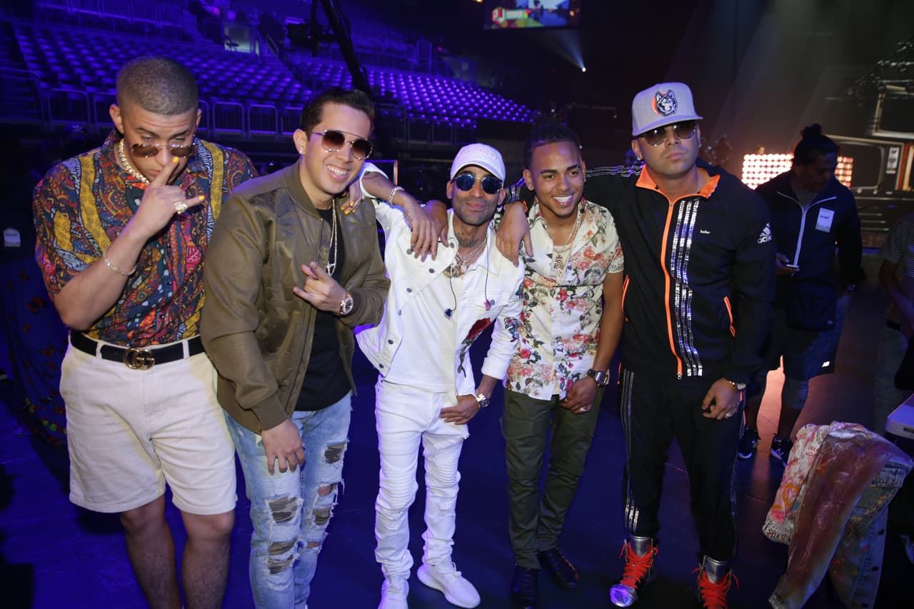 No te pierdas la fiesta de estos talentosos del reggaeton con la que te impactarán arriba del escenario de Premios Juventud este jueves 6 de julio por Univision.