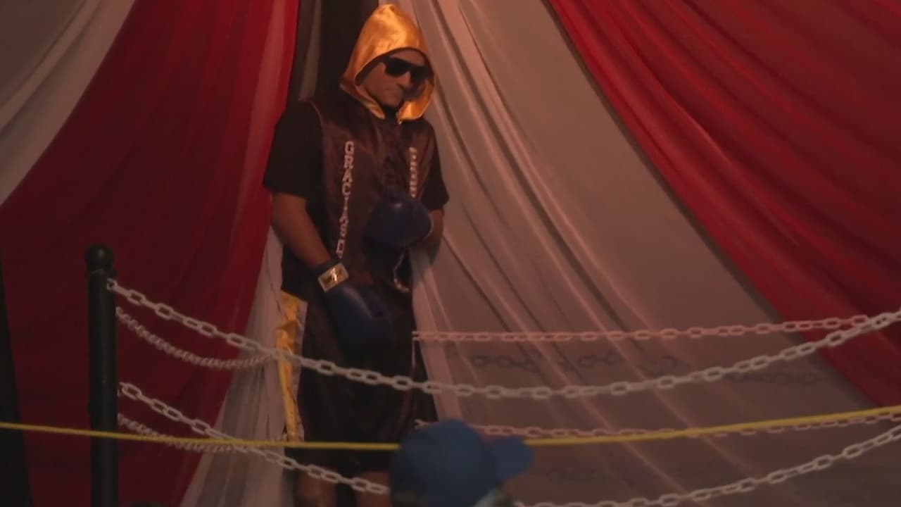 Peculiar velatorio de joven boxeador dentro de un ring