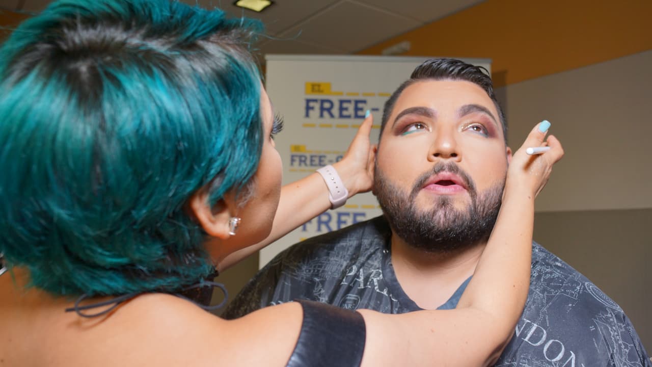 El Tambochi pago la apuesta contra El Compa Ivan cambiando de 'look' por un día.