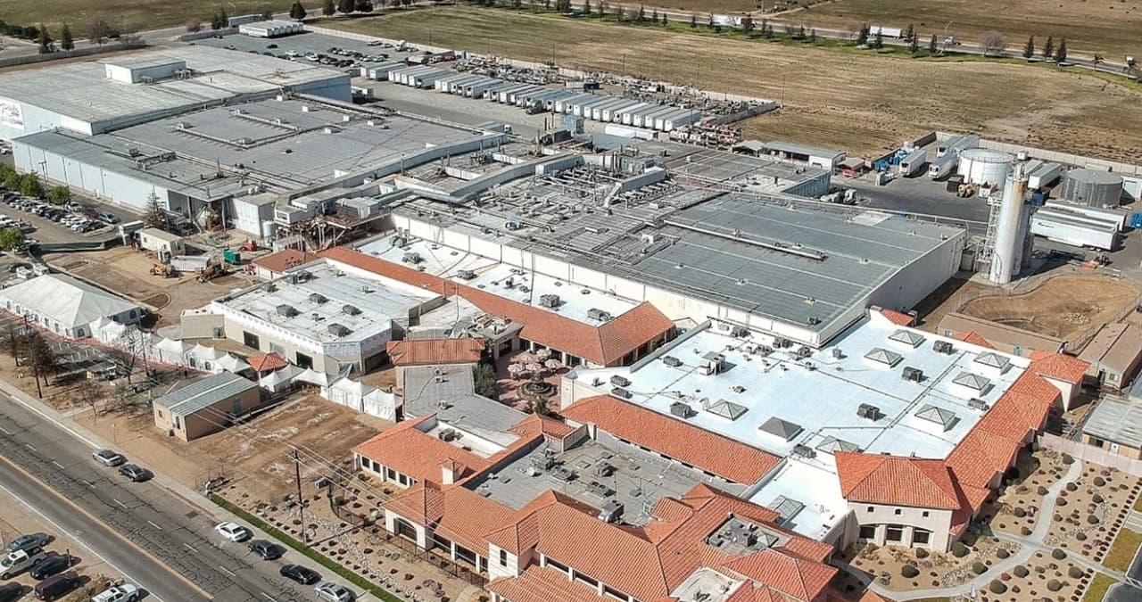 Empresa Ruiz Foods suspende líneas de producción debido a contagio masivo de coronavirus