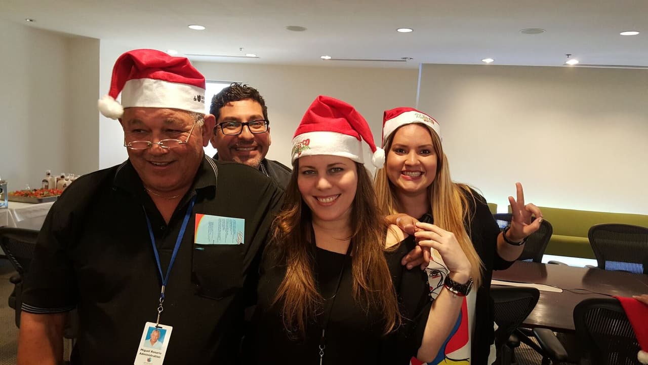 Empleados y talentos de radio y televisión disfrutaron de un rico almuerzo de comida puertorriqueña tradicional.