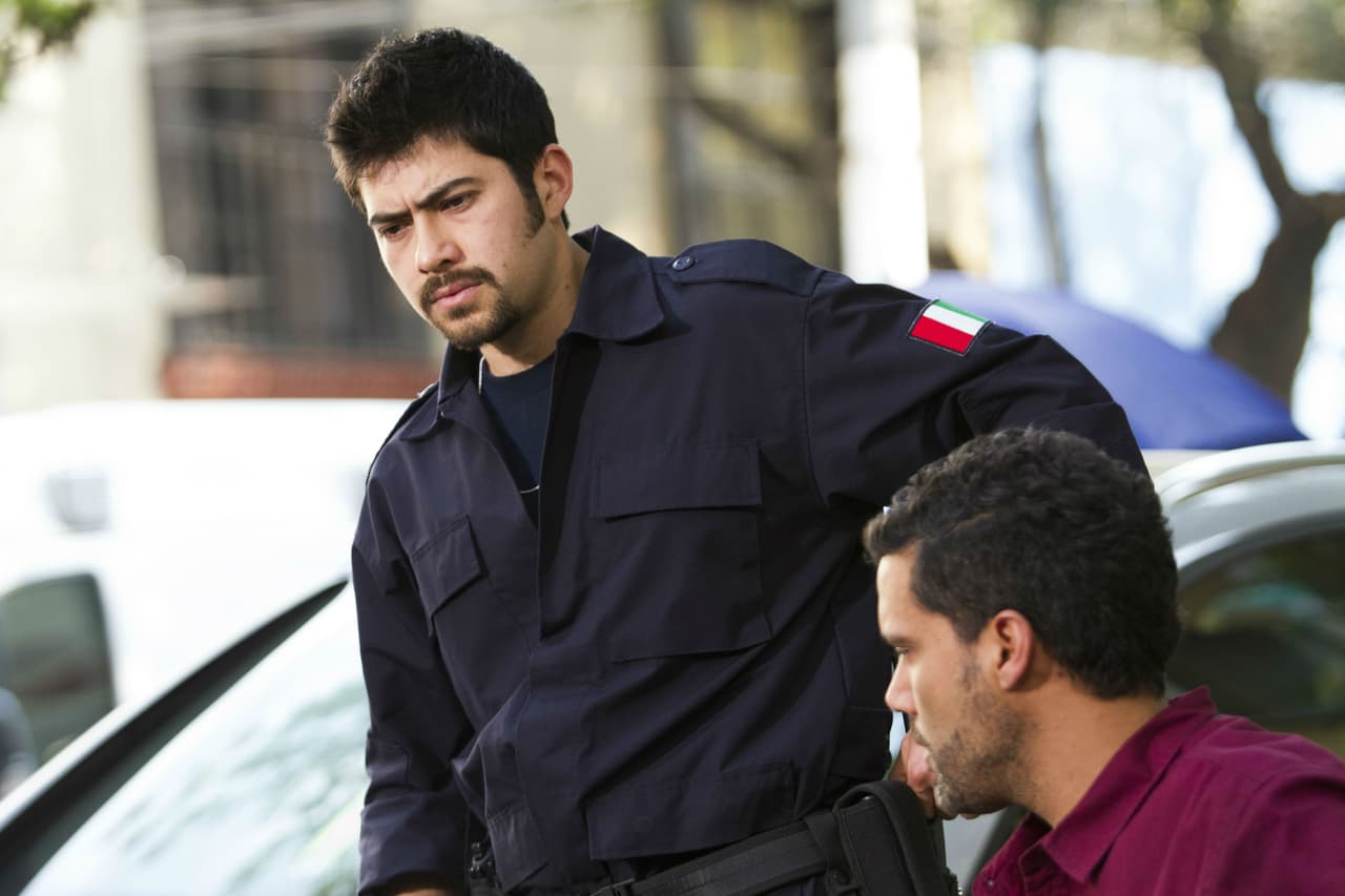 En 
<b><a href="http://www.univision.com/series/la-piloto">'La piloto'</a></b>, después de la fallida extradición de 
<b><a href="http://www.univision.com/series/la-piloto/arap-bethke-es-john-lucio">John</a></b> y Mena, Raúl se enteró del accidente del avión de la DEA.