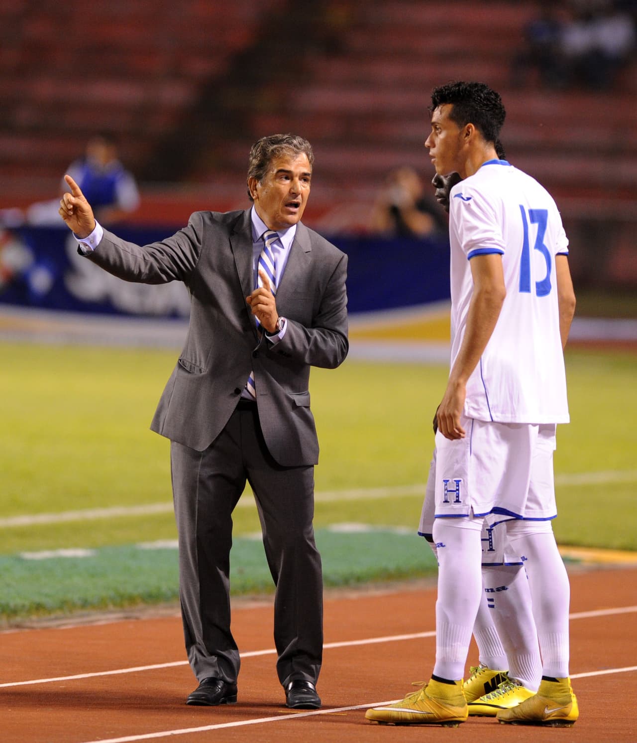 Jorge Luis Pinto - Logró ser campeón en su país, Colombia, Perú y Costa Rica. Con selecciones dirigió a Colombia, Guatemala, Costa Rica y actualmente a Honduras. A los 'ticos' los llevó a su mejor actuación en un Mundial llegando a cuartos de final.