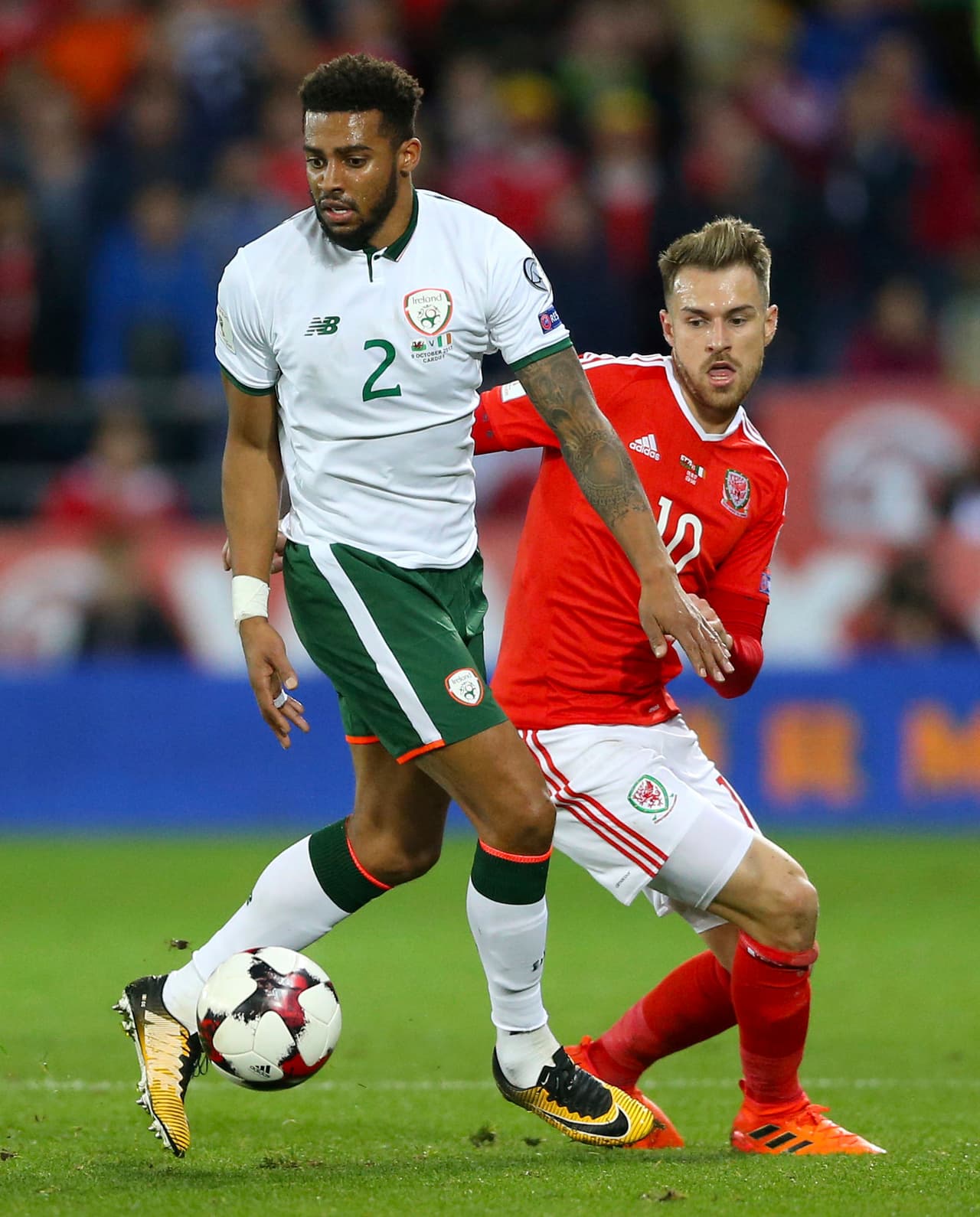 Los irlandeses, con un esquema más reservado, esperaban las embestidas de los locales, que estuvieron liderados por Aaron Ramsey ante la ausencia de Bale.